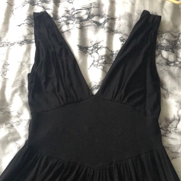 TRADED Black low cut dress - Picture 5 of 7